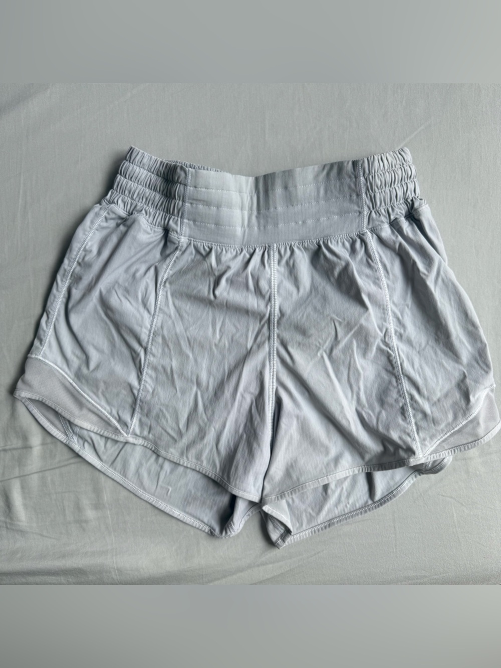 lululemon athletica Light Gray Hotty Hot Running Shorts Size 4